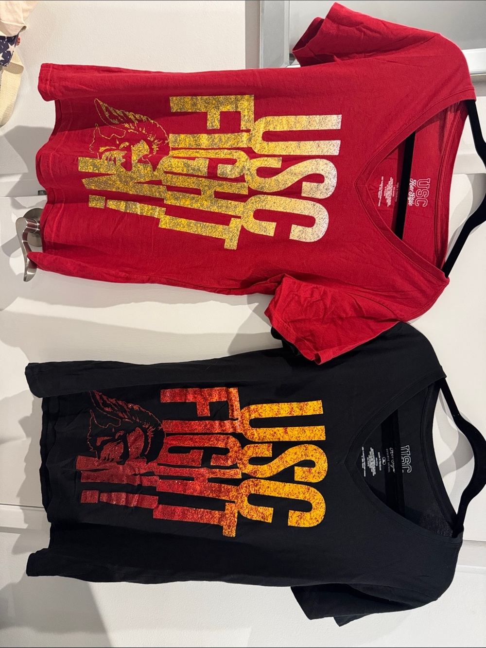 (2) Her Style Women's USC Trojans Glitter Fight On V-Neck Tee XL
